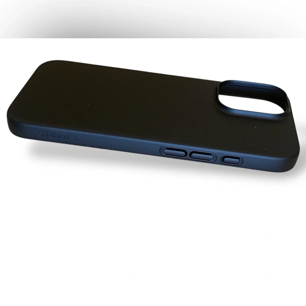 TORRAS MAG MAG IPHONE 16 CASE Black Matte Slim Fit 6.3” Anti-Scratch Shock Proof